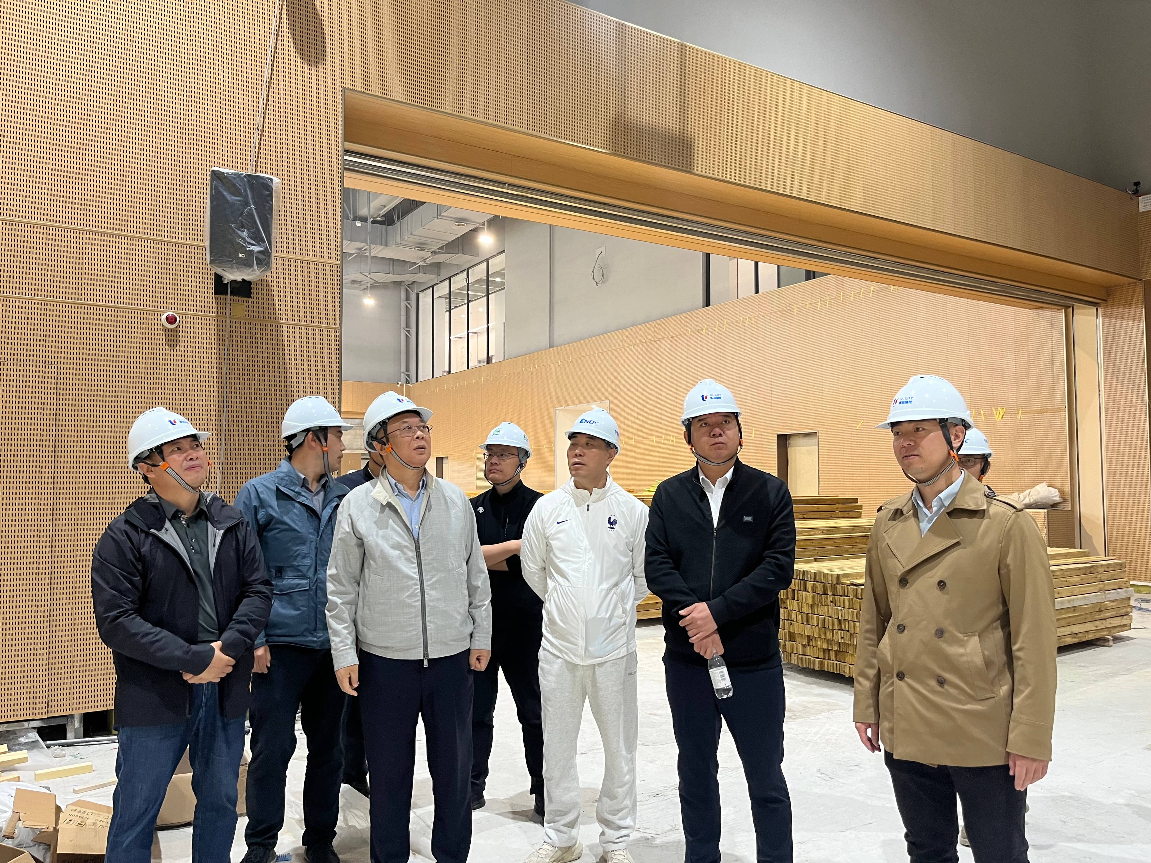 集團(tuán)公司黨委書記、董事長王元斌帶隊(duì)赴青島浮山全民健身中心項(xiàng)目進(jìn)行調(diào)研指導(dǎo)(1).jpg