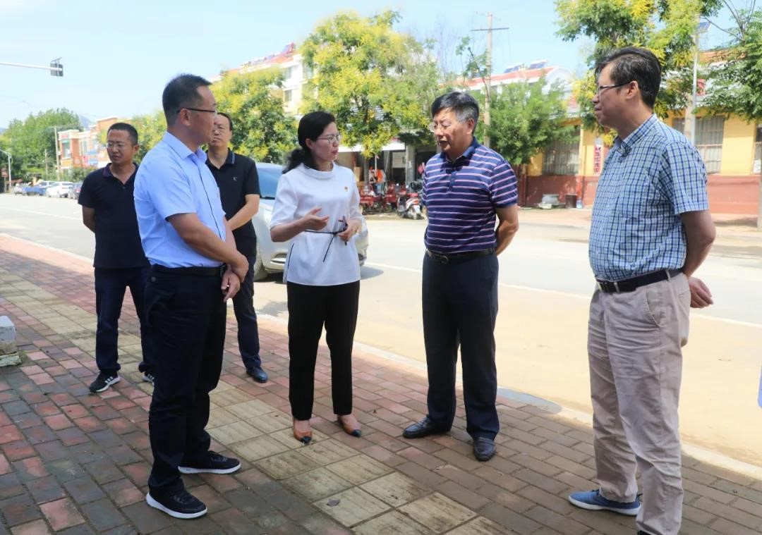 劉裕良同志率隊(duì)到平度市舊店鎮(zhèn)考察調(diào)研對(duì)口幫扶項(xiàng)目進(jìn)展情況?